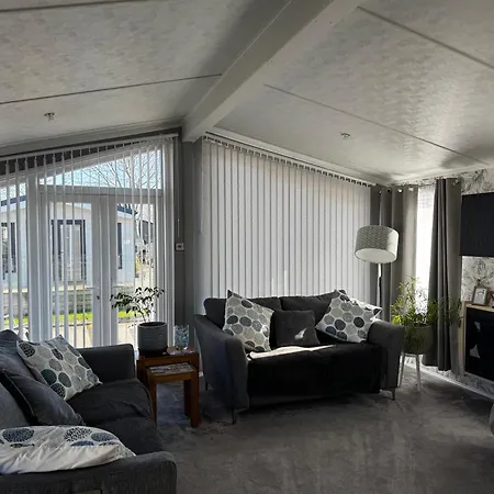 A And C Plot 21 2 Double Bedrooms Plot 21 With Hot Tub 1 Pet Only No Commercial Vans 4pm Check In مكان تخييم *