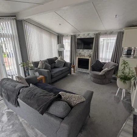 A And C Plot 21 2 Double Bedrooms Plot 21 With Hot Tub 1 Pet Only No Commercial Vans 4pm Check In *