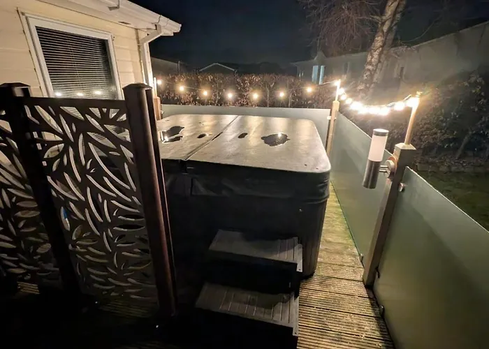 A And C Plot 21 2 Double Bedrooms Plot 21 With Hot Tub 1 Pet Only No Commercial Vans 4pm Check In