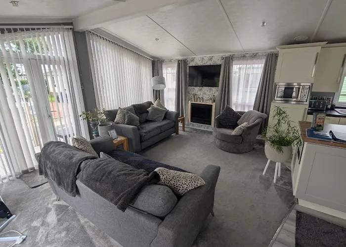 A And C Plot 21 2 Double Bedrooms Plot 21 With Hot Tub 1 Pet Only No Commercial Vans 4pm Check In *